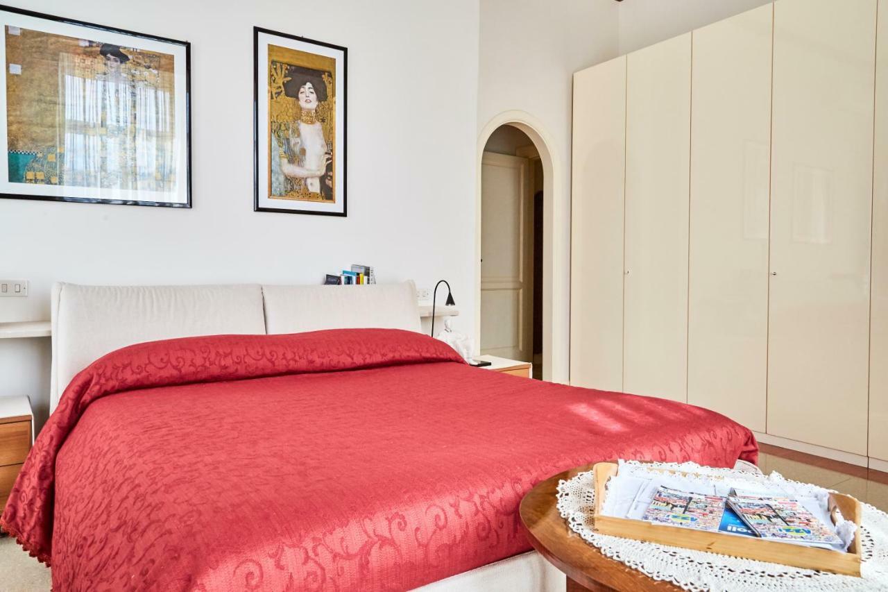 Suite Klimt P.Zza Amedeo Napoli Eksteriør billede